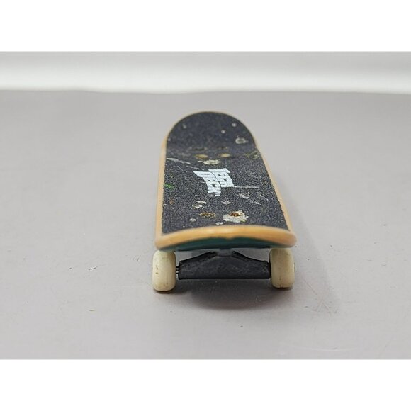 Tech Deck Tosh‎ Mini Fingerboard Skateboard Black Deck With White Wheels - Picture 3 of 9